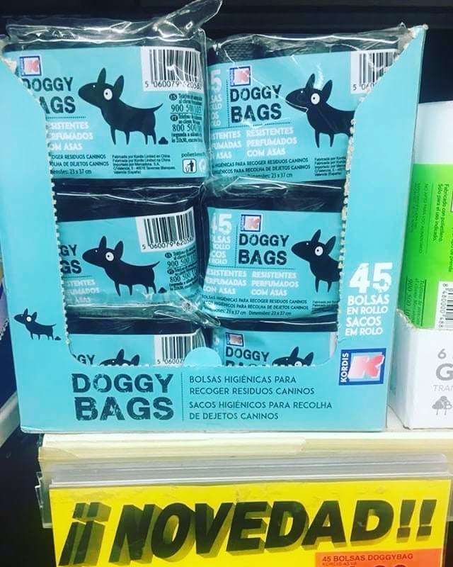 Fotografía de las bolsas para recoger residuos caninos que comercializa Mercadona