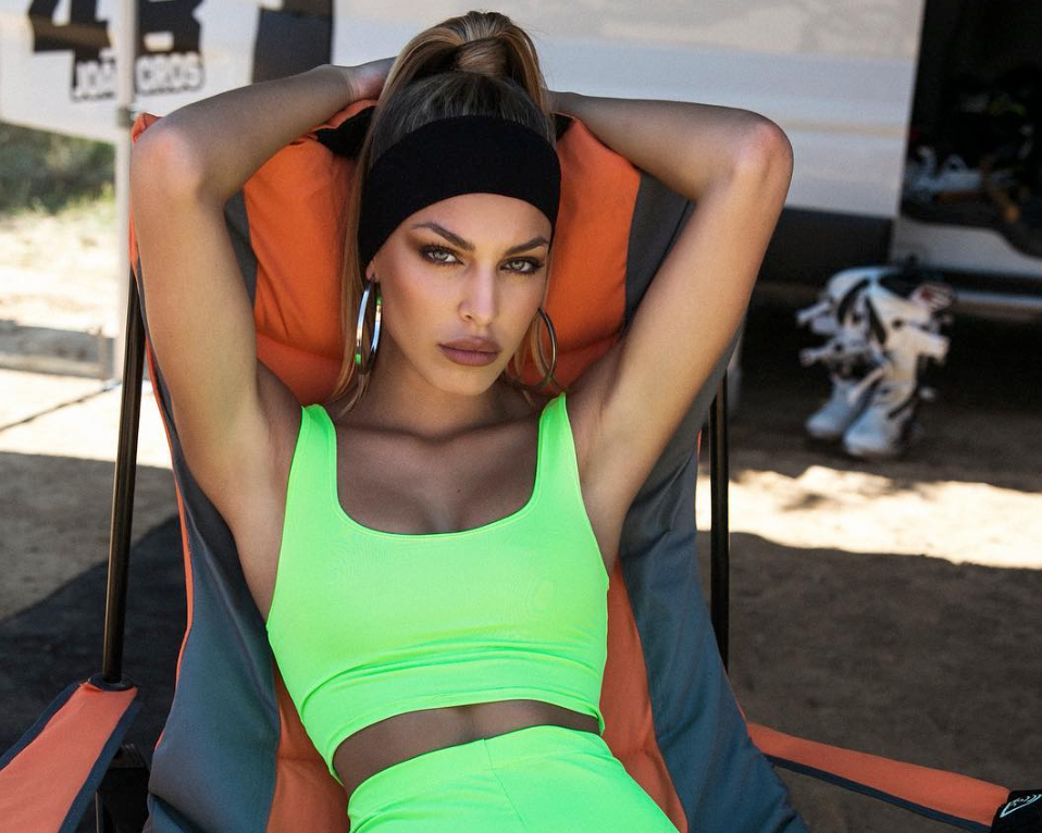 La modelo Jessica Goicoechea luciendo prendas de su colección