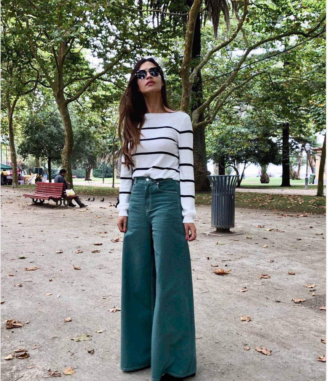 Sara Carbonero luciendo pantalones al estilo de los setenta