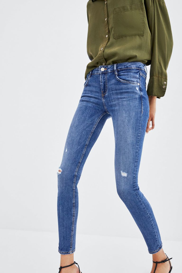 Vaqueros que estilizan de Zara