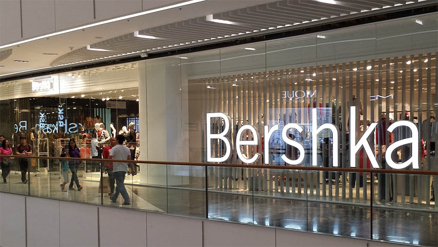 Escaparate de tienda de Bershka