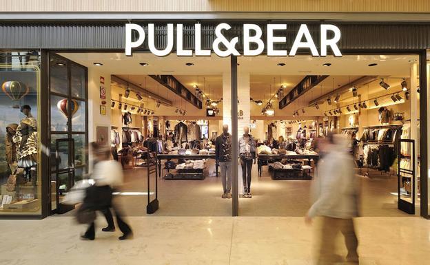 Entrada de una tienda Pull & Bear