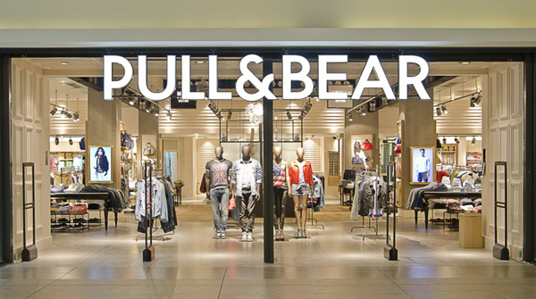 Entrada tienda Pull & Bear