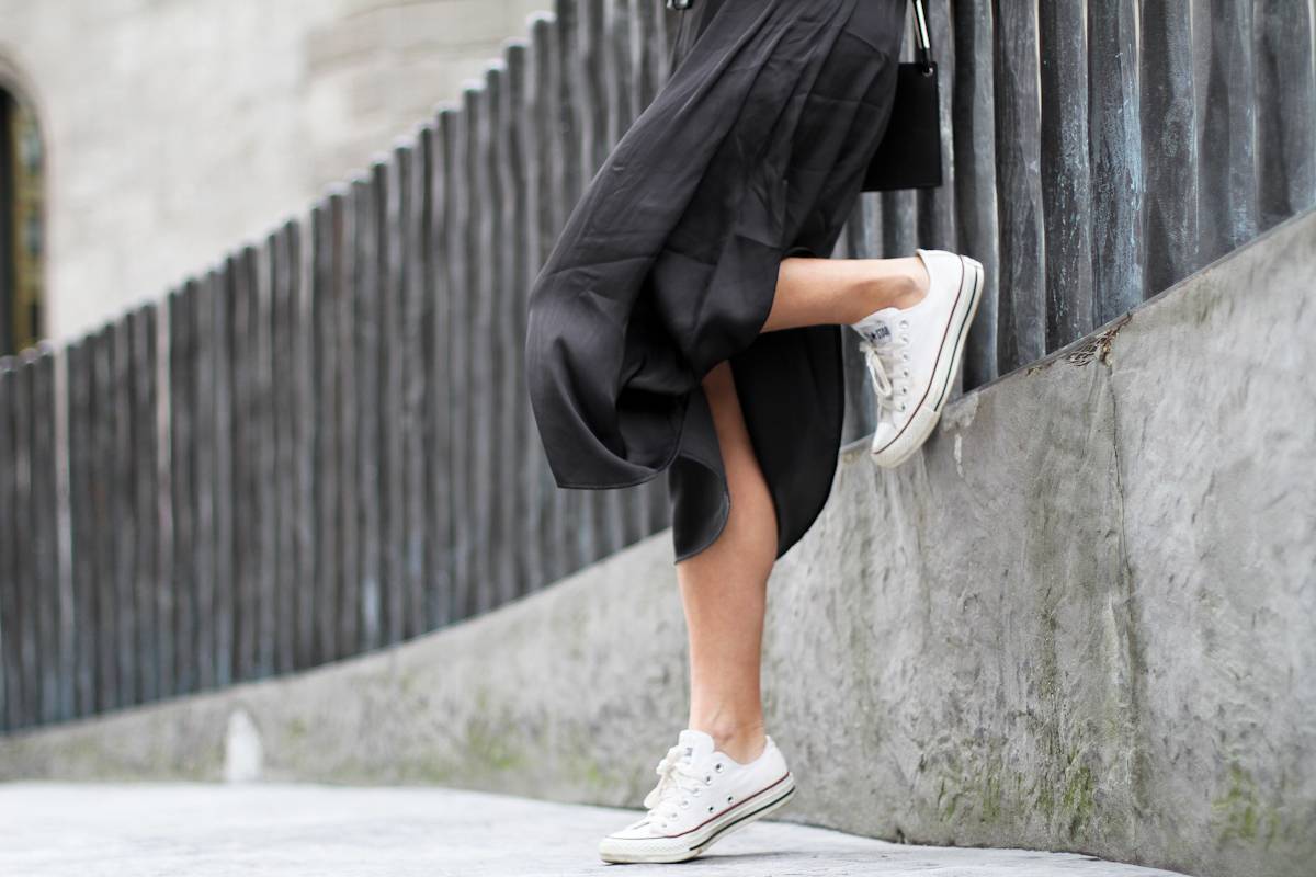 Street style con zapatillas converse
