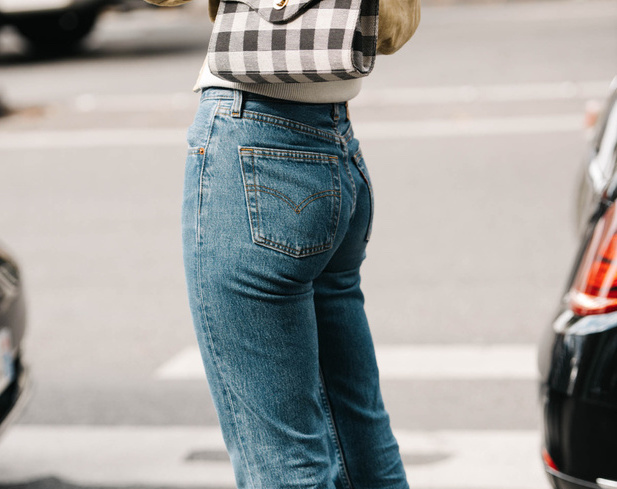 Pantalón ajustado en street style