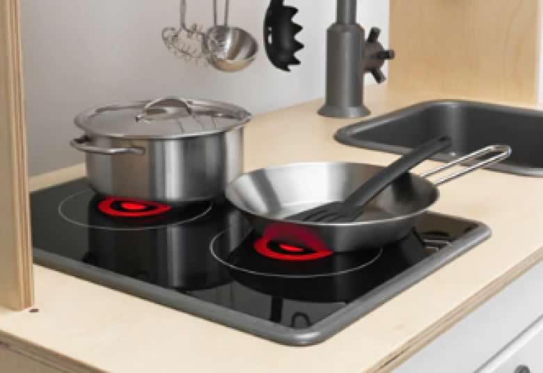 La cocina de madera que oferta Ikea para niños