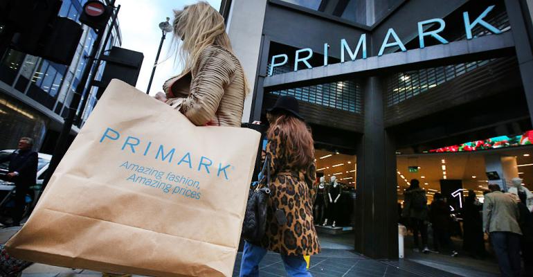 Mujer comprando en Primark
