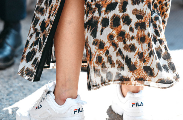 Street style con las zapatillas Fila