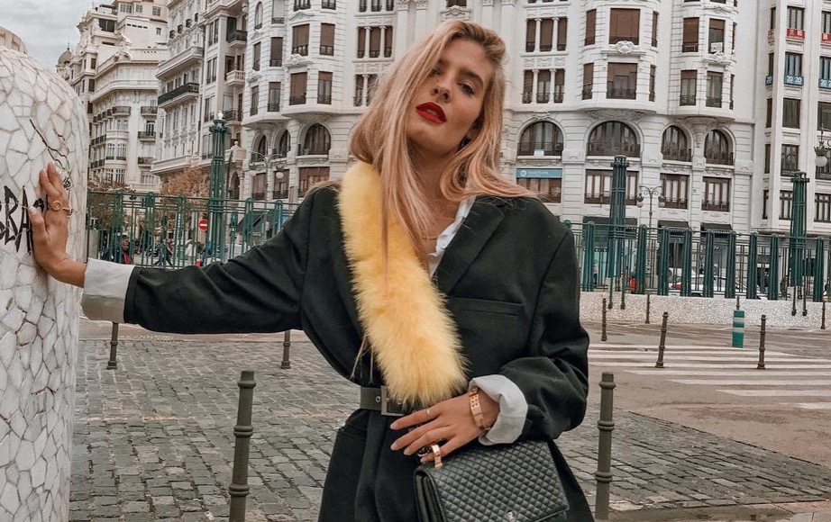 Teresa luciendo un look de blazer con cinturón