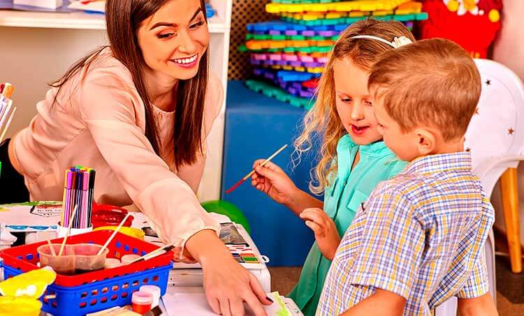 Buscan educadores infantiles para Alemania por 2300 euros: Oferta, requisitos, cómo inscribirse