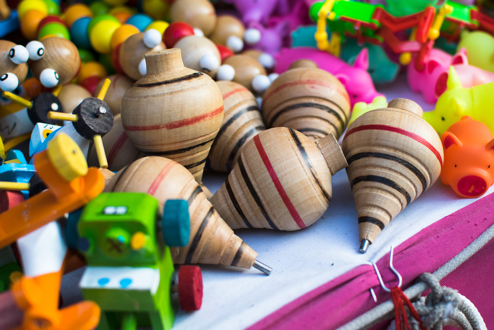 En esto debes fijarte a la hora de elegir un juguete: pueden ser peligrosos