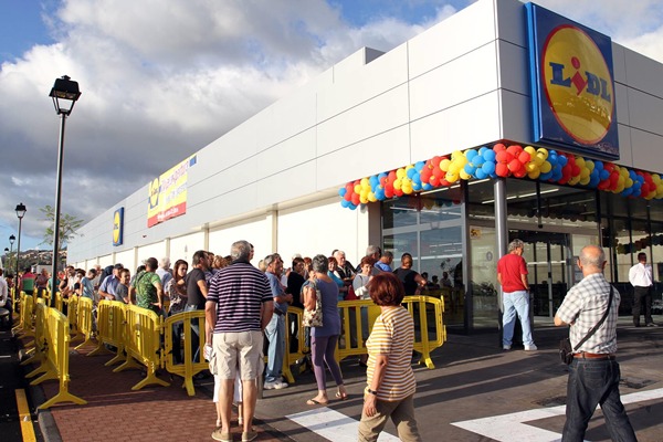 Colas en los supermercados Lidl
