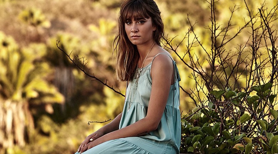 Aitana para la campaña de Stradivarius