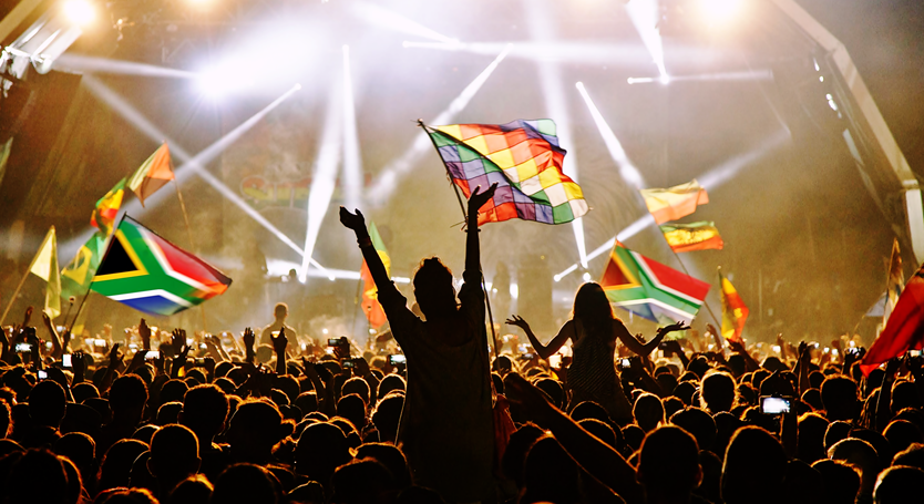 Imagen de personas disfrutando de un festival