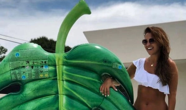 Paula Echevarría luciendo bikini blanco de Calzedonia