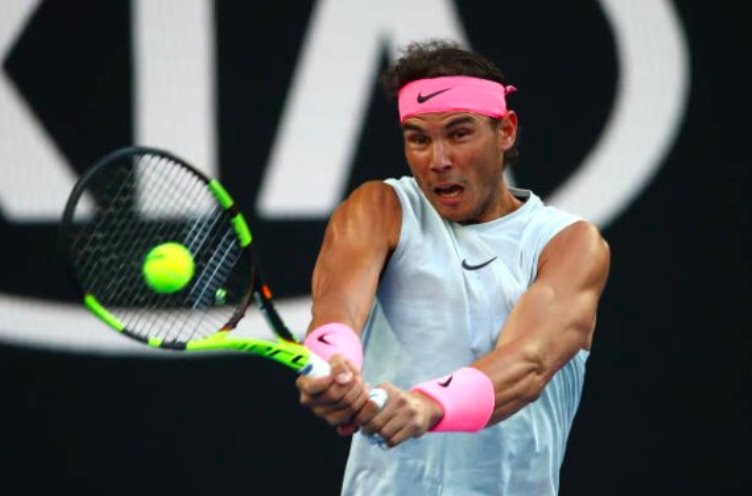 Rafa Nadal jugando al tenis