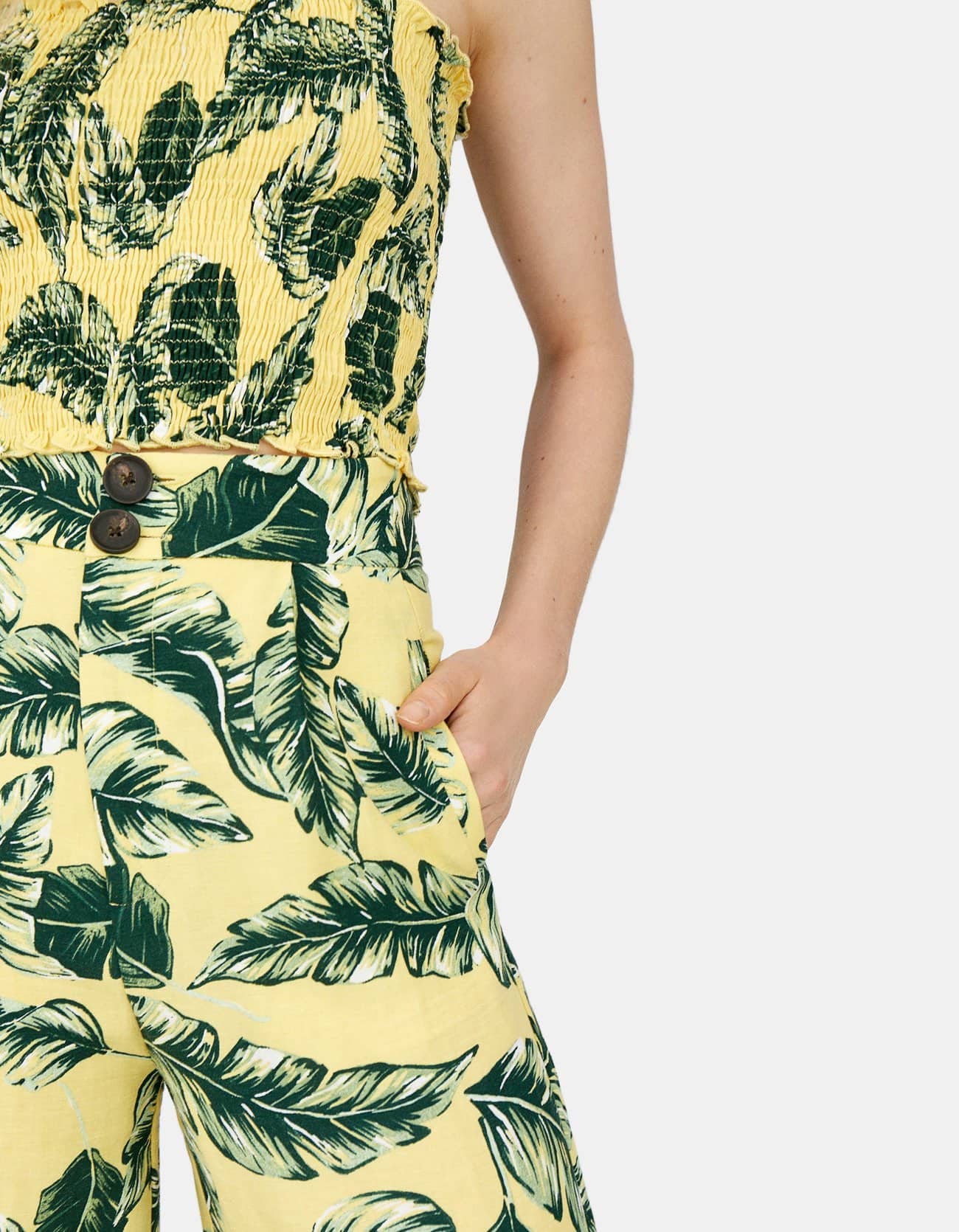 Pantalón Stradivarius para mujeres con curvas