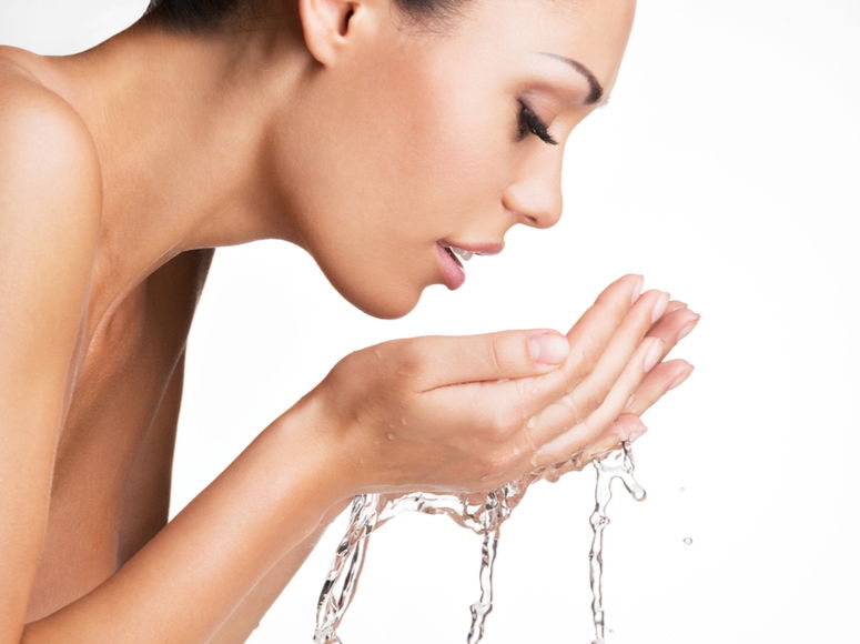 Todas las influencers de belleza están usando este succionador de puntos negros de Amazon que deja la piel perfecta