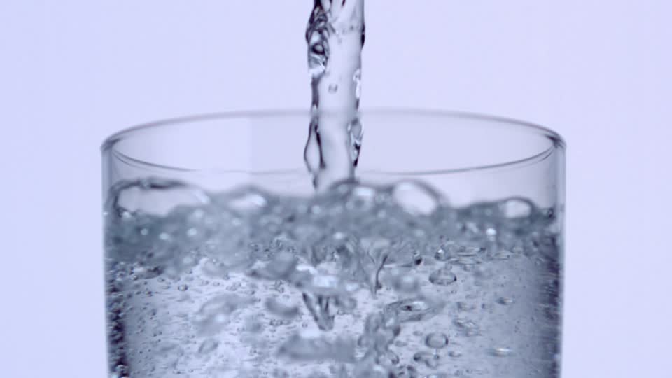 Nueva agua mineral con gas de Solán de Cabras en Carrefour