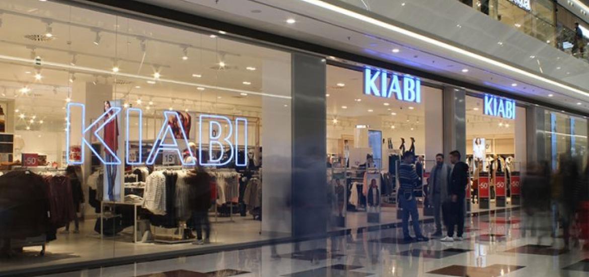 Kiabi vende estas cuatro cazadoras reversibles de mujer 