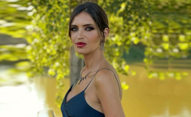 Zara vende estos pantalones de Sara Carbonero que son una sensación