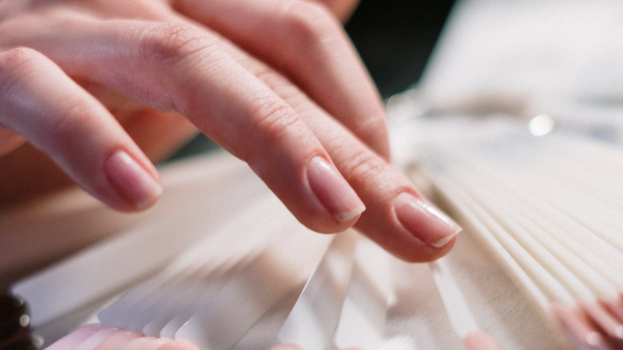 Los esmaltes de uñas blancos que no te arrepentirás de comprar