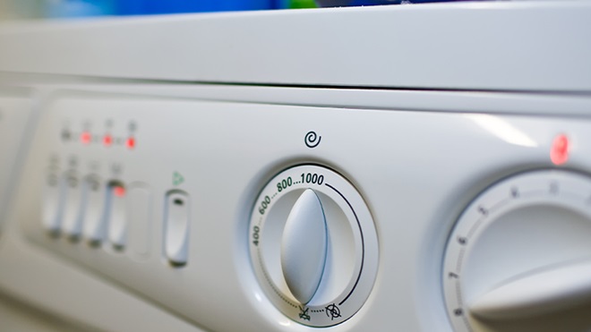 ¿A cuántas revoluciones hay que centrifugar con la lavadora?