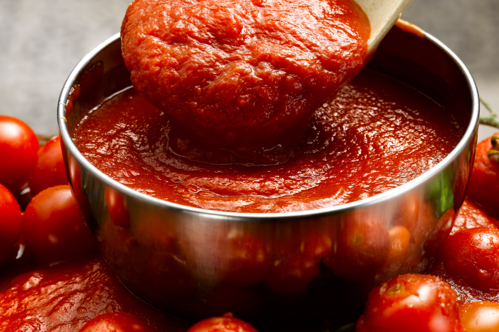 Cómo hacer salsa de tomate para pizza: receta sencilla y tradicional