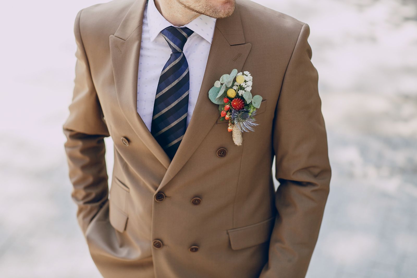 Protocolo y tendencia: la evolución del novio contemporáneo