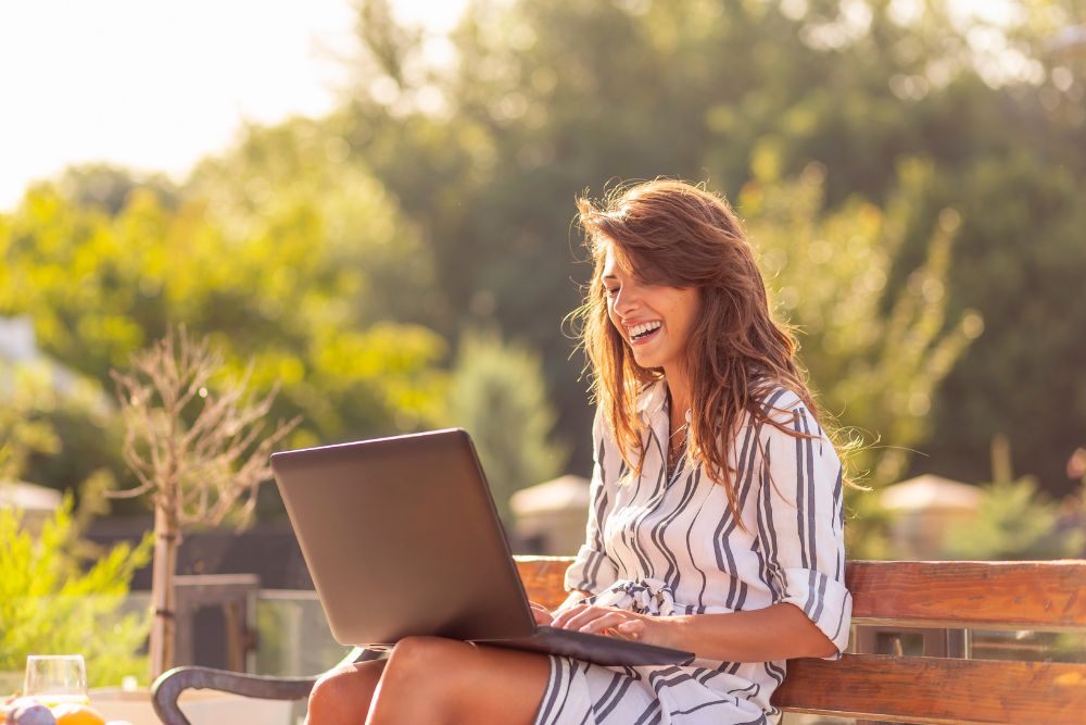 Teletrabajar desde el campo: la tendencia que combina productividad y descanso